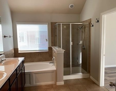 1441 Rainbow Parke Dr - Photo Thumbnail 9