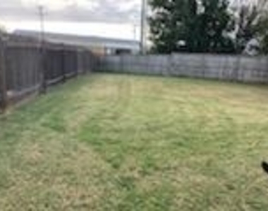1441 Rainbow Parke Dr - Photo Thumbnail 3