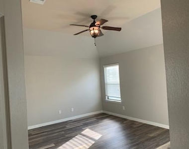 1441 Rainbow Parke Dr - Photo Thumbnail 5
