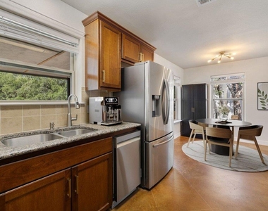 604 Whispering Hollow Cir - Photo Thumbnail 15