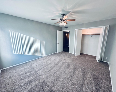 601 W 11th St - Photo Thumbnail 15