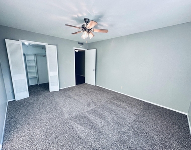 601 W 11th St - Photo Thumbnail 12