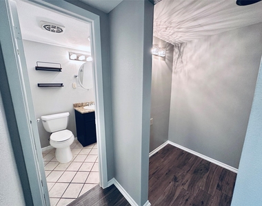 601 W 11th St - Photo Thumbnail 8