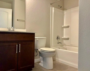411 Kickapoo Creek Ln - Photo Thumbnail 13