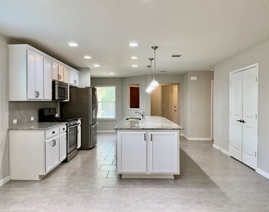 411 Kickapoo Creek Ln - Photo Thumbnail 3