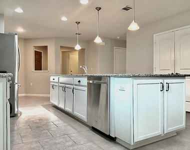 411 Kickapoo Creek Ln - Photo Thumbnail 5