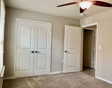 411 Kickapoo Creek Ln - Photo Thumbnail 12
