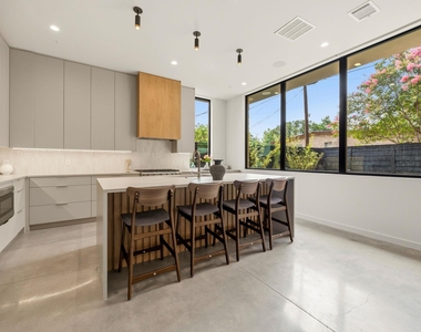 1403 Barton Hills Dr - Photo Thumbnail 12