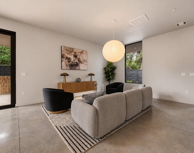 1403 Barton Hills Dr - Photo Thumbnail 5