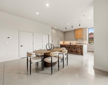 1403 Barton Hills Dr - Photo Thumbnail 7