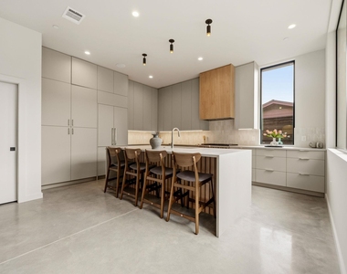 1403 Barton Hills Dr - Photo Thumbnail 10