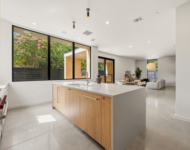 1403 Barton Hills Dr - Photo Thumbnail 13