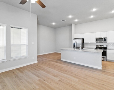 992 Staglin St - Photo Thumbnail 3