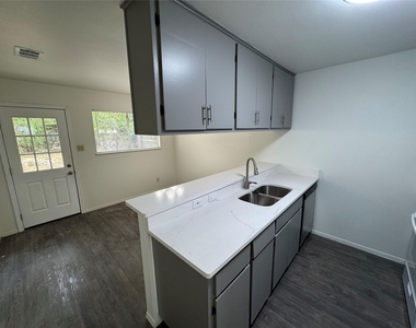 128 Coers Cir - Photo Thumbnail 1