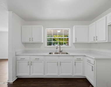 2117 W 39th Street - Photo Thumbnail 3