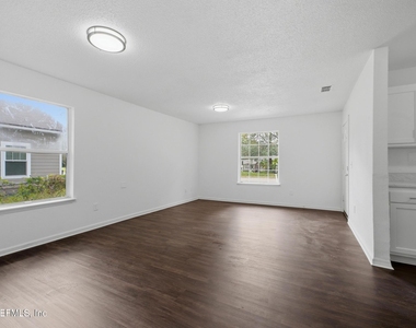 2117 W 39th Street - Photo Thumbnail 7