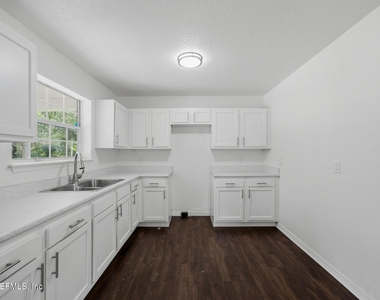 2117 W 39th Street - Photo Thumbnail 5