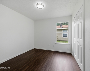 2117 W 39th Street - Photo Thumbnail 8