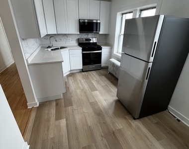 5027 N Troy Street N - Photo Thumbnail 10
