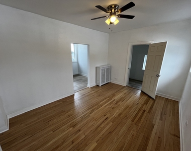 5027 N Troy Street N - Photo Thumbnail 7