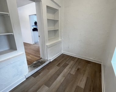5027 N Troy Street N - Photo Thumbnail 8