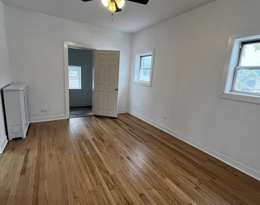 5027 N Troy Street N - Photo Thumbnail 6
