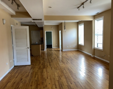 5900 S King Drive - Photo Thumbnail 4