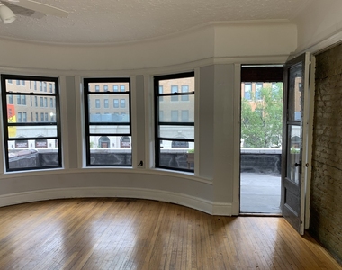 1000 W Argyle Street - Photo Thumbnail 3