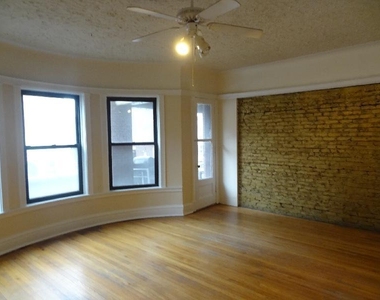 1000 W Argyle Street - Photo Thumbnail 2