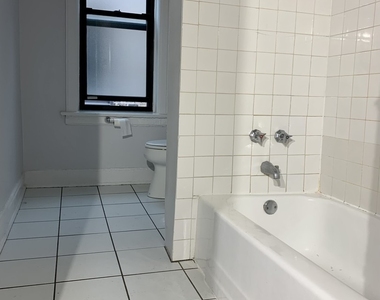 1000 W Argyle Street - Photo Thumbnail 9