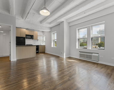 5718 N Winthrop Avenue - Photo Thumbnail 2