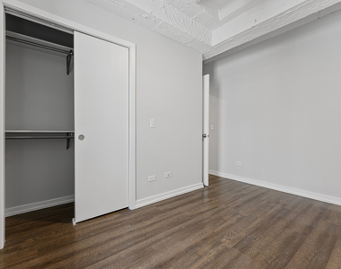 5718 N Winthrop Avenue - Photo Thumbnail 7