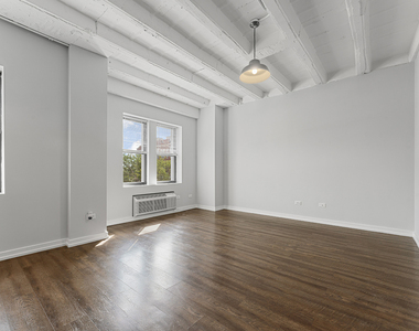 5718 N Winthrop Avenue - Photo Thumbnail 3