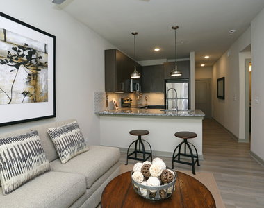 690 E Algonquin Road - Photo Thumbnail 4