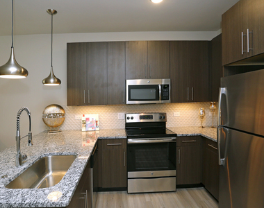 690 E Algonquin Road - Photo Thumbnail 3