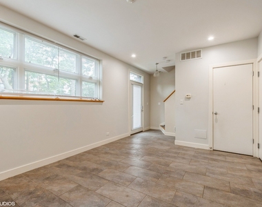 7209 N Oakley Avenue - Photo Thumbnail 4