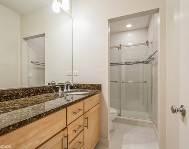 7209 N Oakley Avenue - Photo Thumbnail 7