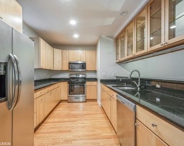 7209 N Oakley Avenue - Photo Thumbnail 1