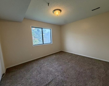 1320 Brook Street - Photo Thumbnail 13
