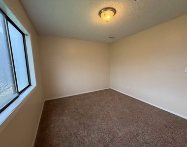 1320 Brook Street - Photo Thumbnail 14