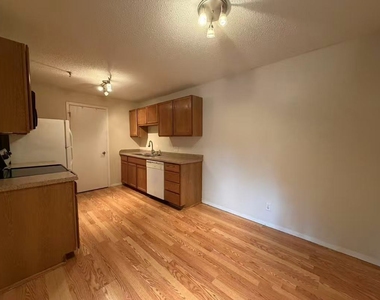 1320 Brook Street - Photo Thumbnail 6