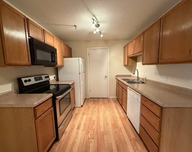 1320 Brook Street - Photo Thumbnail 8