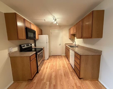 1320 Brook Street - Photo Thumbnail 7