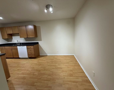 1330 Brook Street - Photo Thumbnail 6