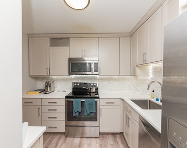 211 E Ohio Street - Photo Thumbnail 3