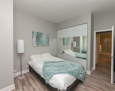 211 E Ohio Street - Photo Thumbnail 16