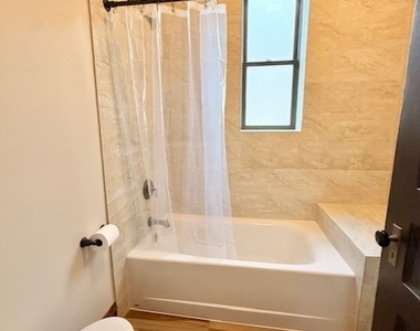 2528 W Iowa Street - Photo Thumbnail 7