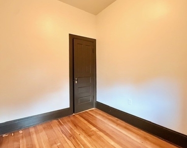 2528 W Iowa Street - Photo Thumbnail 6