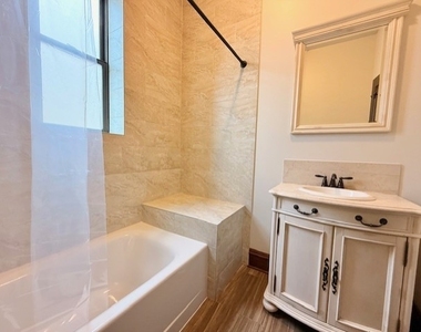 2528 W Iowa Street - Photo Thumbnail 8