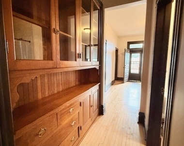 2528 W Iowa Street - Photo Thumbnail 4
